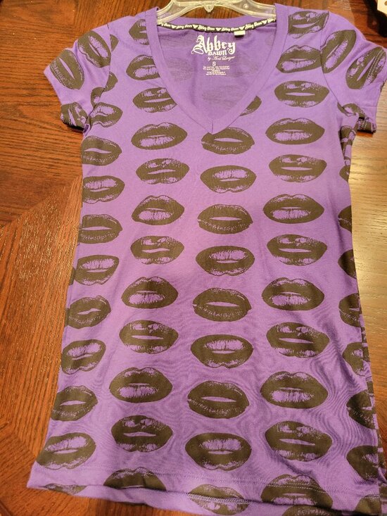 Abbey Dawn Tops - Abbey Dawn purple Y2K lips scene punk T-shirt size small